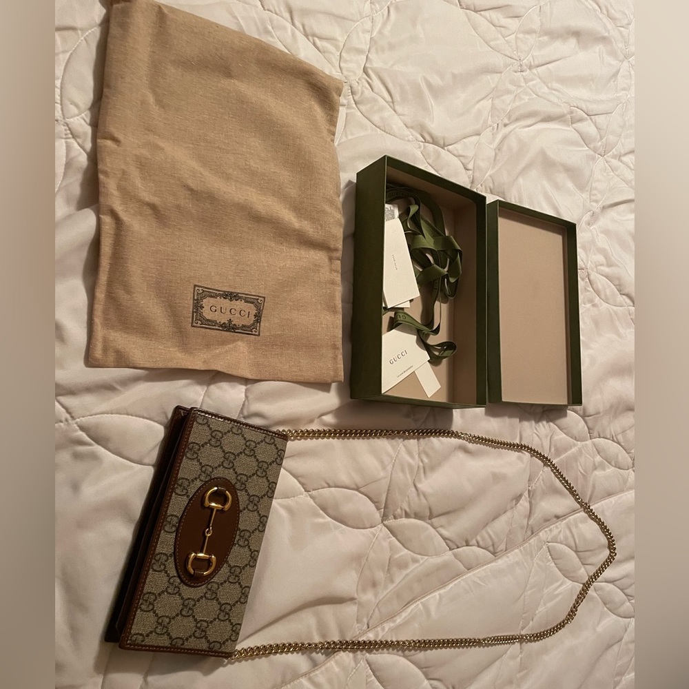 *Brand new Gucci Horsebit 1955 wallet with Gold chain (genuine leather).